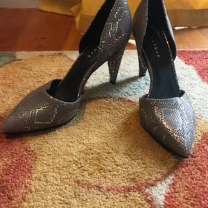 Trouve by Nordstrom Women's embossed pump